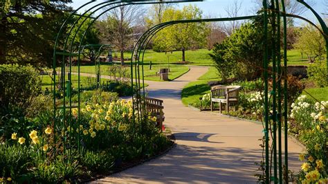 Overland Park Arboretum and Botanical Gardens in Overland Park, Kansas | Expedia