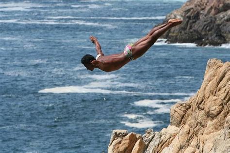 2-hour Iconic High Cliff Divers Shows in Acapulco 2024