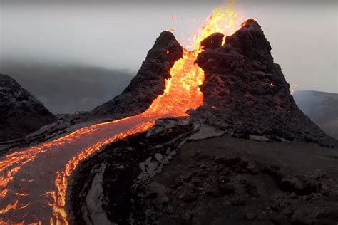 Flying Over Iceland's Fagradalsfjall Volcano | Uncrate