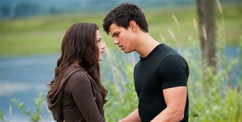 Twilight: 25 Crazy Revelations About Bella and Jacob's Relationship