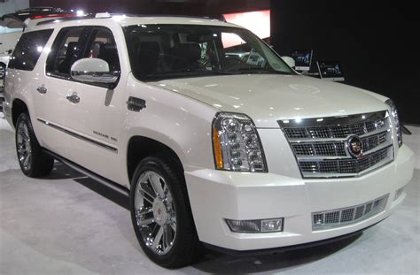 File:2011 Cadillac Escalade ESV Platinum -- 2011 DC.jpg - Wikimedia Commons