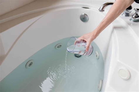 How to Clean a Jetted Tub