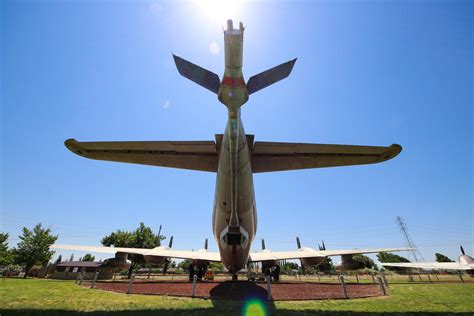 Castle Air Museum goes in heavy with huge bombers, cargo planes - CNET