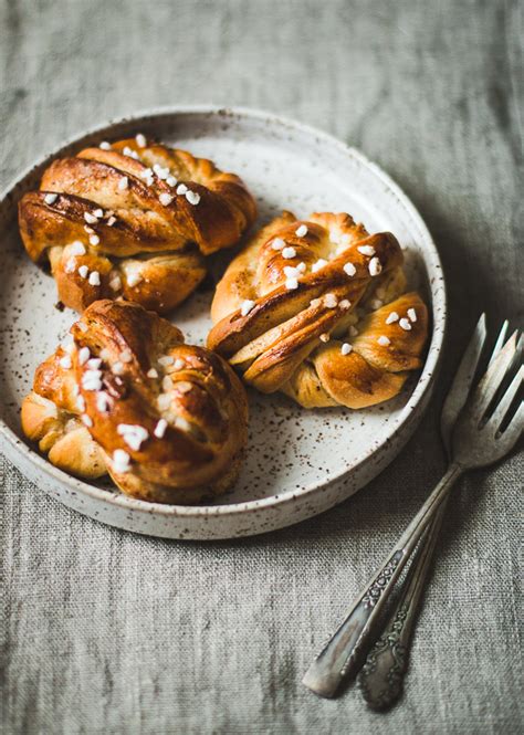 Swedish Cinnamon Buns (Kanelbullar) - Pretty. Simple. Sweet.