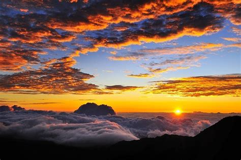 Haleakala Sunrise Tour on Maui | Polynesian Adventures