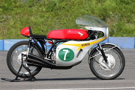 Honda RC166 - Sixties Inline-Six Screamer