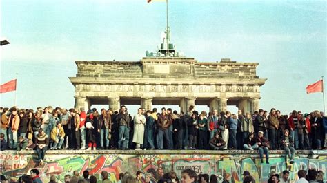 History Comes Full Circle: Before and After Photos of the Berlin Wall - DER SPIEGEL