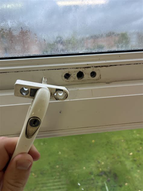 Window stuck shut. Any ideas? : r/fixit