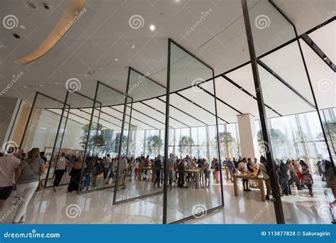 Apple Store in Dubai Mall, United Arab Emirates Editorial Stock Photo - Image of cultures ...