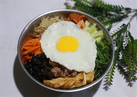 How to Eat Bibimbap Like a Pro