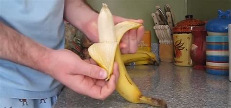 How to Peel a Banana Like a Monkey « Food Hacks Daily