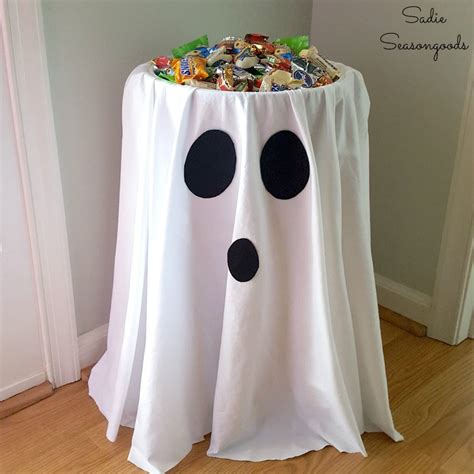 15 Ghostly DIY Halloween Party Decor Ideas For A Spooky Atmosphere