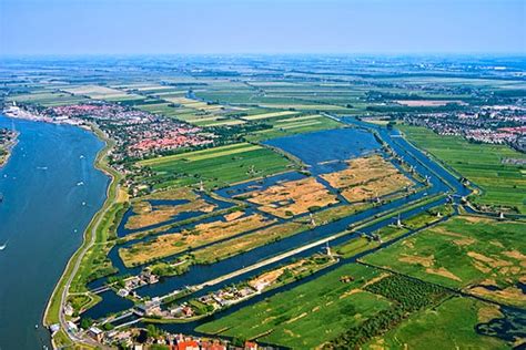 Alam Mengembang Jadi Guru: Kincir-Kincir Angin Kinderdijk, Belanda