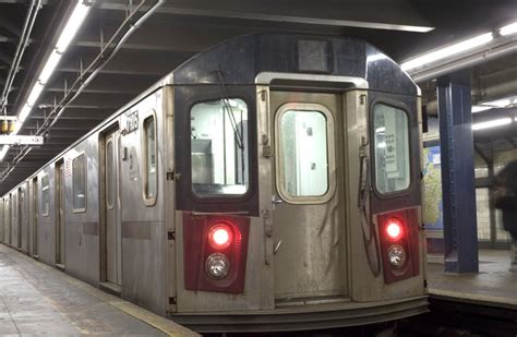 Man Slashed With Machete, Robbed Aboard NYC Subway Train