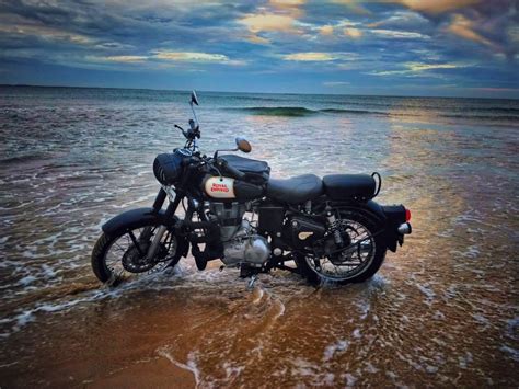 Royal Enfield #black #classic #350 Enfield Bike, Enfield Motorcycle, Motorcycle Style, Women ...