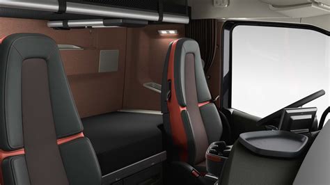 Explore the interior of Volvo FH16 | Volvo Trucks