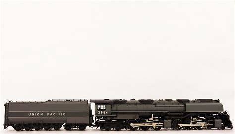 Model - Union Pacific Challenger 3984 O Gauge Steam Locomotive; R9547 - Queensland Museum Network