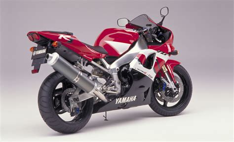 2000 Yamaha YZF R1 - Moto.ZombDrive.COM