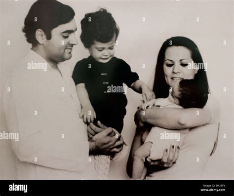 Rajiv Gandhi and Sonia Gandhi with children Rahul gandhi and prinyanka Gandhi Stock Photo - Alamy