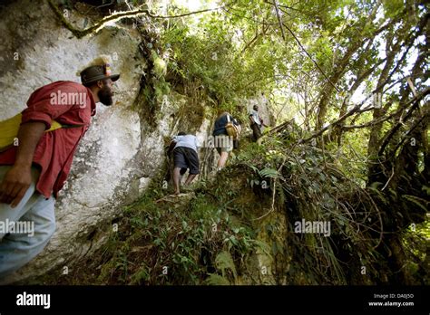 Hiking trail, Lufa District, Eastern Highlands Province, Papua New ...