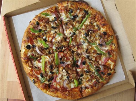 Review: Pizza Hut - New Hand-Tossed Pizza