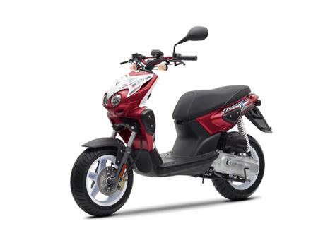 Présentation du scooter 50 MBK Stunt 50 Naked