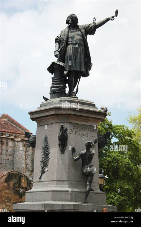 Cristoforo Colombo statue in Santo Domingo Stock Photo - Alamy