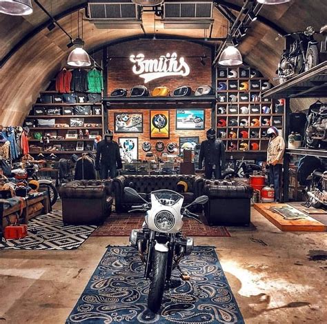 This amazing shop by @smithsvintageclub (Unsponsored ad) - BMW... | Man cave garage, Garage ...