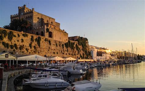 Discover Menorca through its history