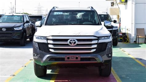 New Toyota Land Cruiser VX 4.0 L V6 2023 for sale in Abu Dhabi - 589204