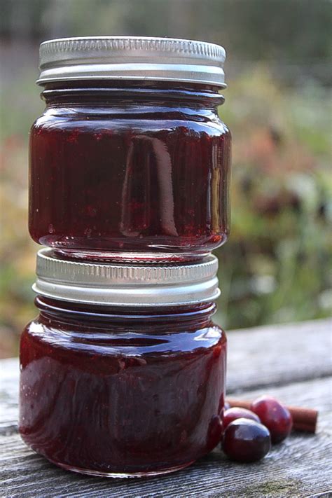 Canning Cranberry Sauce (Jellied or Whole Berry)