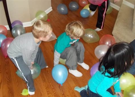 15 World`s Coolest Party Balloon Games For Kids