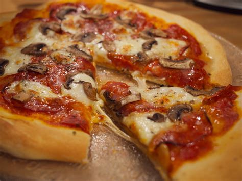 Bacon & Fresh Mozzarella Pizza Recipe - Food Republic