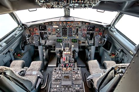 Boeing 737 Cockpit Door