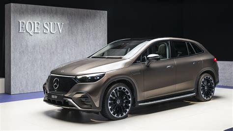 2023 Mercedes-Benz EQE SUV & 2024 AMG EQE SUV First Look: Compact S...