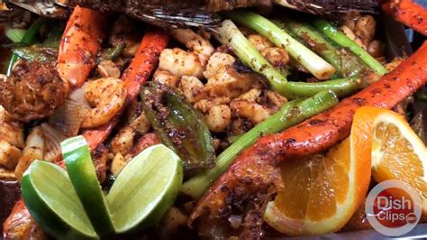 El Zocalo Mexican Grill - Parrillada de Mariscos - YouTube