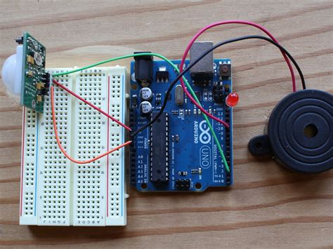 Arduino PIR Motion Sensor Alarm (Simple) ~ Arduino Tutorial