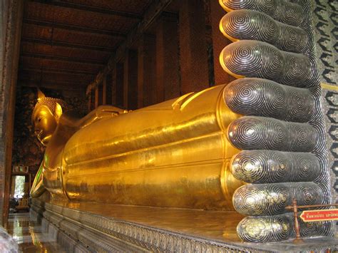 Dhinakar's Blog Corner: Temple of Reclining Buddha, Bangkok, Thailand