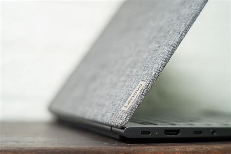 Hybrid.co.id | Review-Lenovo-Yoga-Slim-7i-Fabric-Cover-5