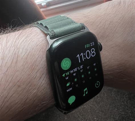 Green Alpine Loop on the Green Series 7 if anyone wanted to see how that looks : r/AppleWatch