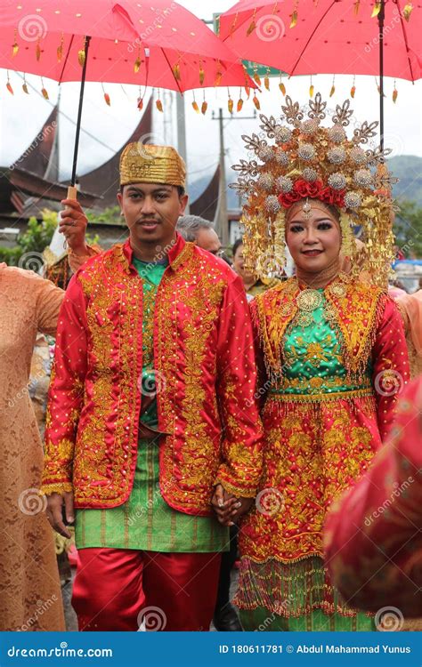 Minang Kabau Traditional Clothes in West Sumatra Editorial Photo ...