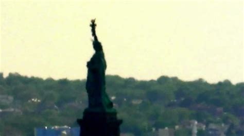 NYC - "Dancing" Statue of Liberty - YouTube