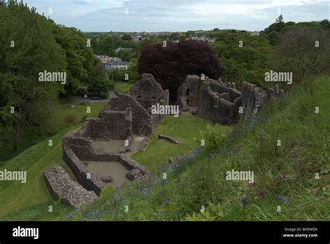 Run down medieval castle ruins hi-res stock photography and images - Alamy