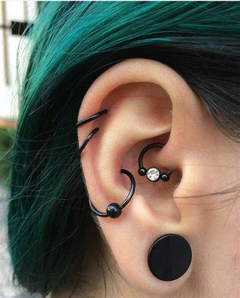 Helix Piercing [50 Ideas]: Pain Level, Healing Time, Cost, Experience - Piercee