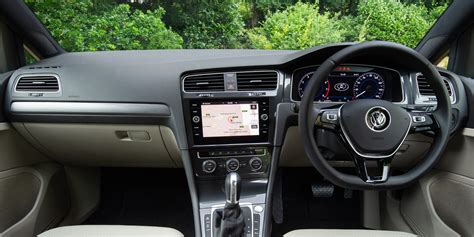 Volkswagen Golf Interior & Infotainment | carwow