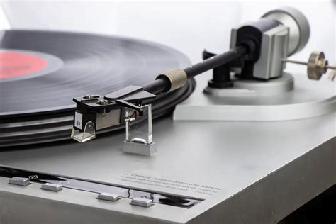 Belt Drive vs. Direct Drive Turntable: How To Choose? - VacationVinyl.com