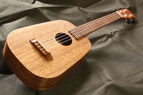 Now sold - Pineapple tenor ukulele - TinGuitar.com