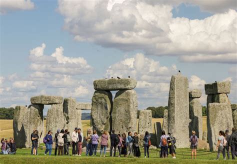 How To Get To Stonehenge From London: 4 Easy Ways | CuddlyNest