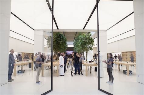 Apple Store in Dubai UAE | Mall of the Emirates