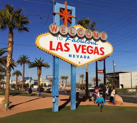 Tech-media-tainment: Visiting the Las Vegas welcome sign: What you should know